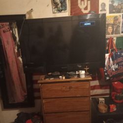 Emerson Black Flat Screen T. v 42"