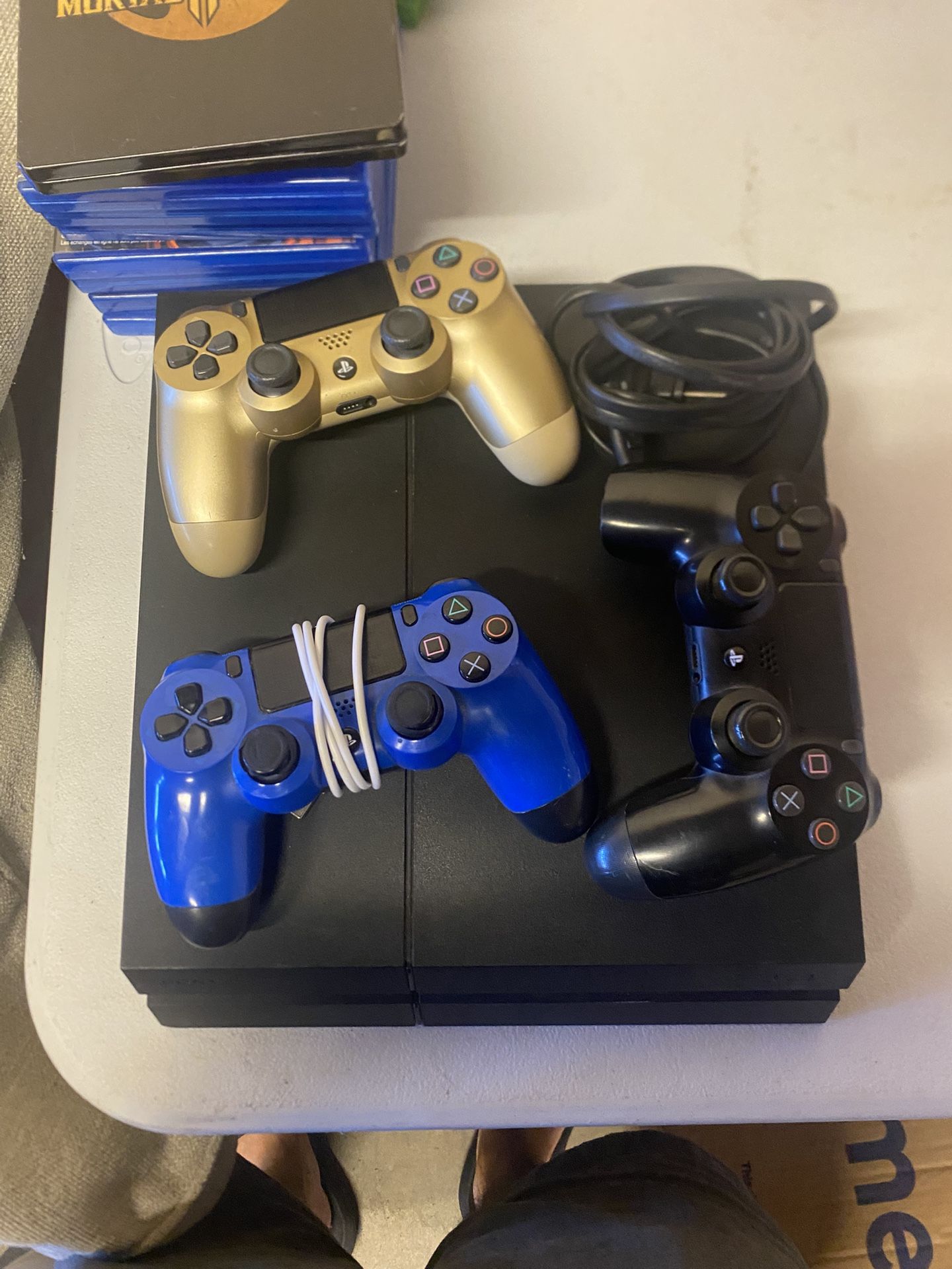 Ps4 With 3 Controllers And 9 Games