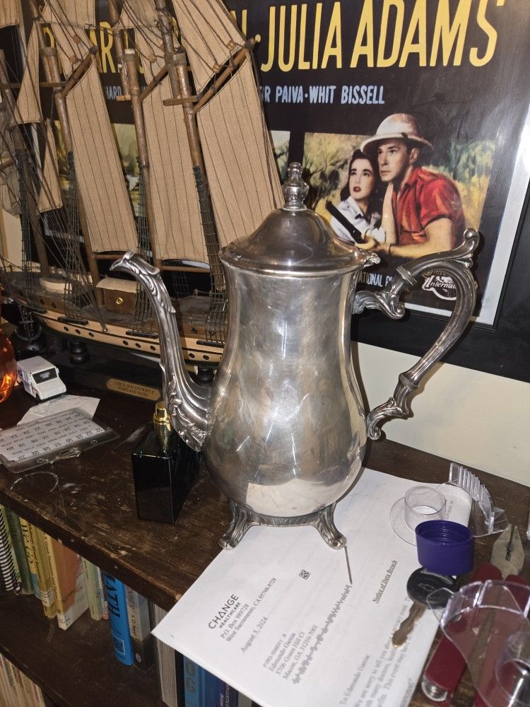 WM ROGERS 800 SILVER PLATED LARGE TEA POT.