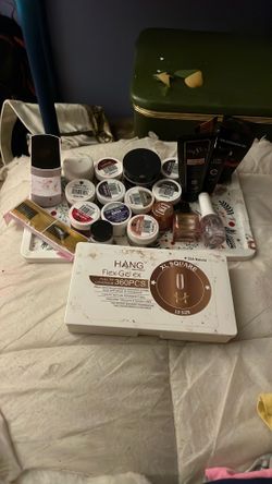 Selling nail stuff