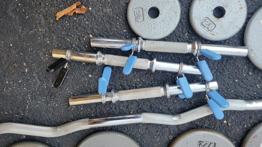 Free Weights 140 Lbs Dumbell Curl Bars Clamps for Sale in Palatine, IL