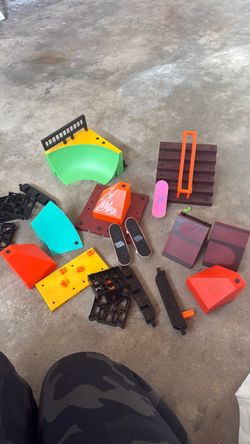 Tech Deck Finger Skateboards and Skate Park