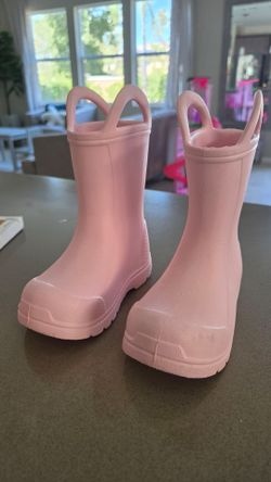 Water boots Bearpaw $15 size 4