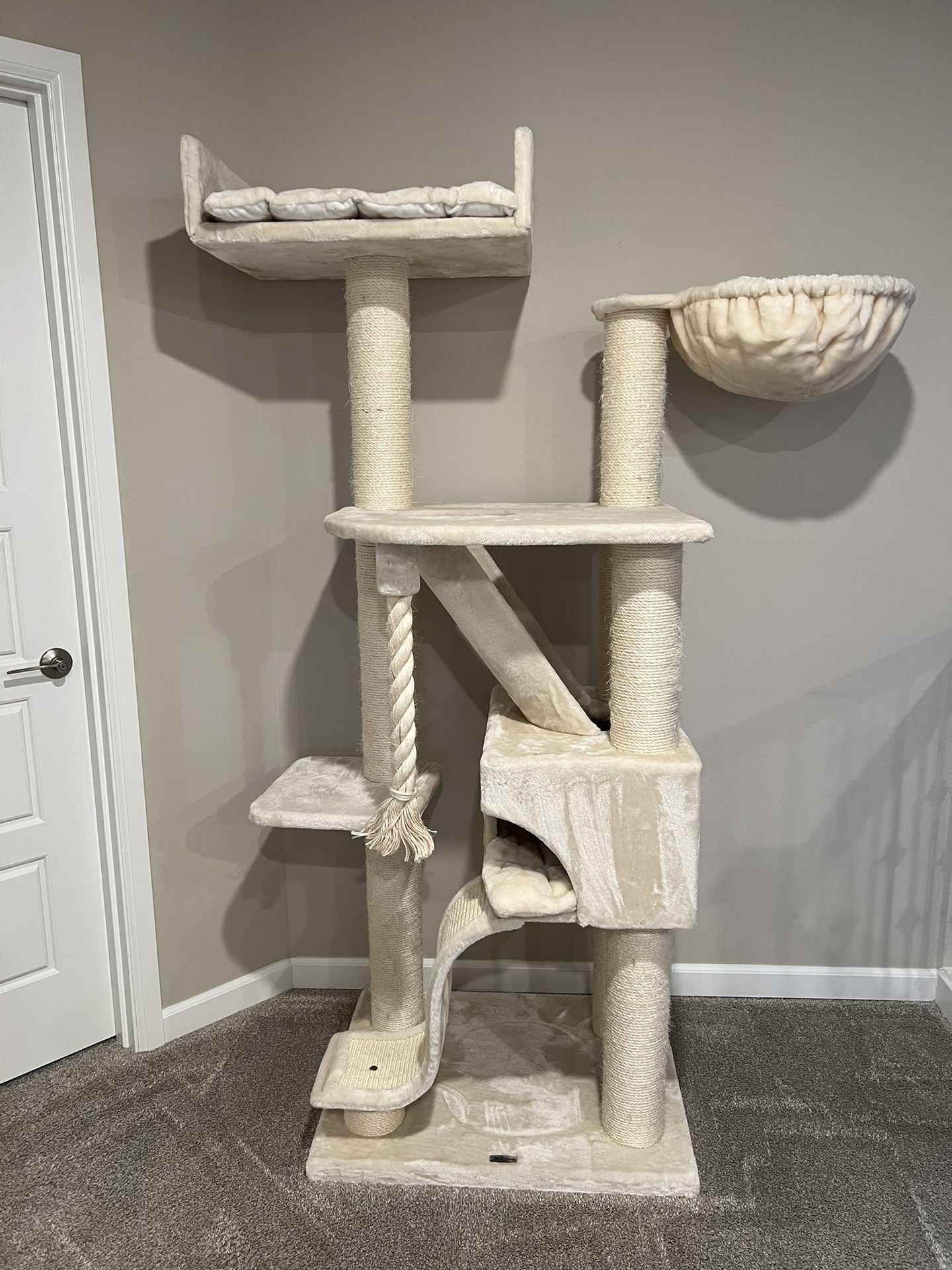 Cat Tree (Mansion) for Large Cats for Sale in Renton, WA OfferUp