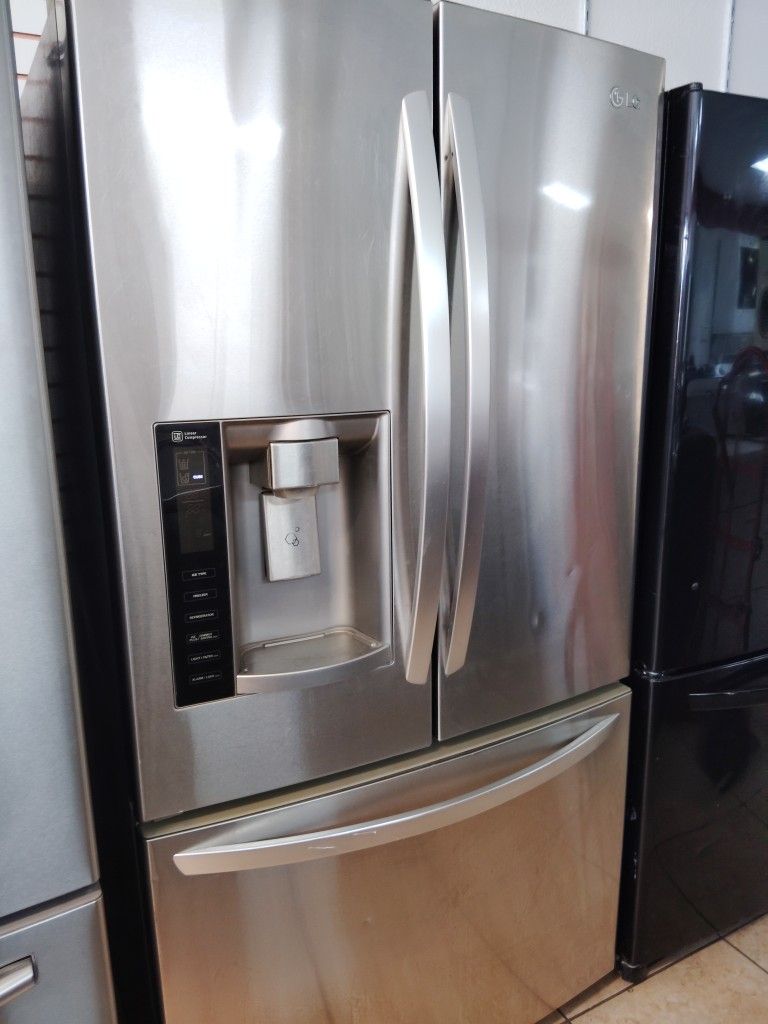 L.G. REFRIGERATOR WORKS GREAT