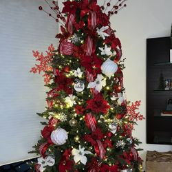 Pre-Lit Christmas Tree For sale 7.5 ft.