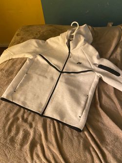White nike tech size L