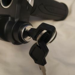 Eʟᴇᴄᴛʀɪᴄ Sᴄᴏᴏᴛᴇʀ Oʀ E.ʙɪᴋᴇ Tʜʀᴏᴛᴛʟᴇ Wɪᴛʜ 2 Kᴇʏs New