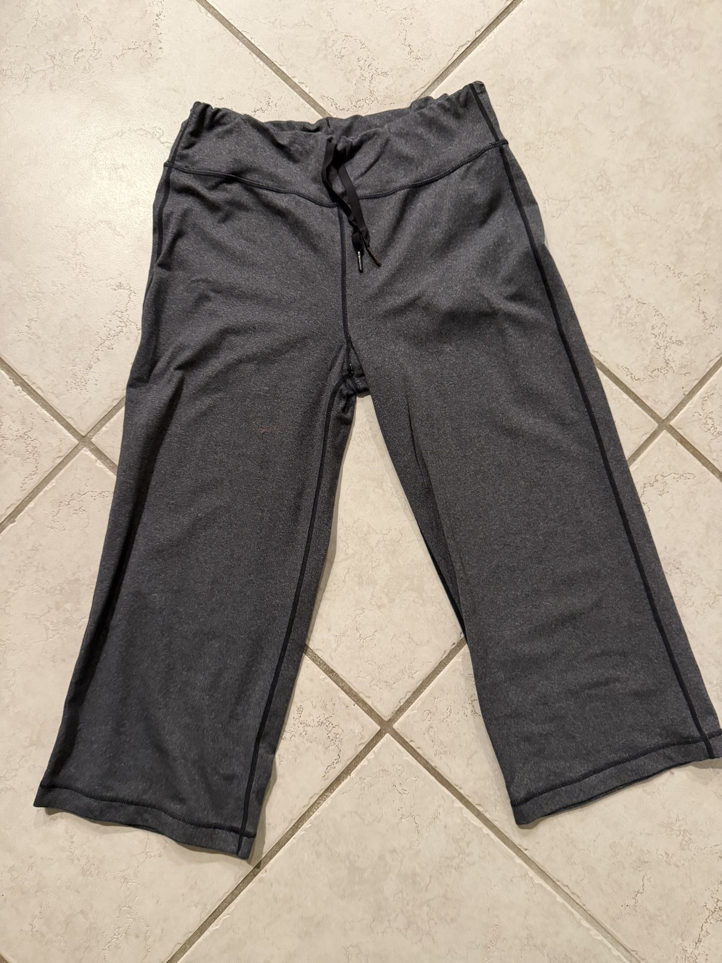 Lululemon Heather Gray Wide-Leg Cropped Drawstring Capri Sweatpants Women's Sz 8