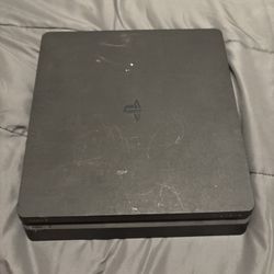PS4 Slim 