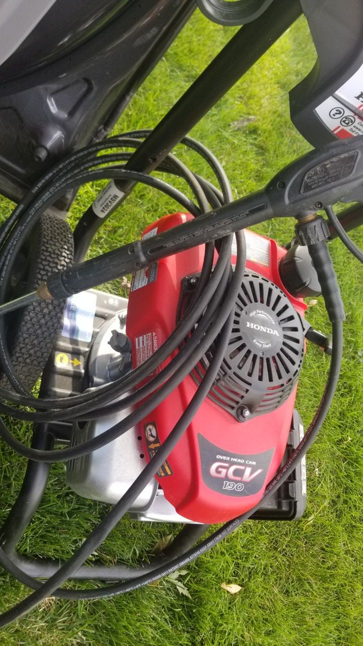 Like New Honda Simpson MegaShot 3000 PSI (Gas-Cold Water) Pressure Washer w/ Honda Engine