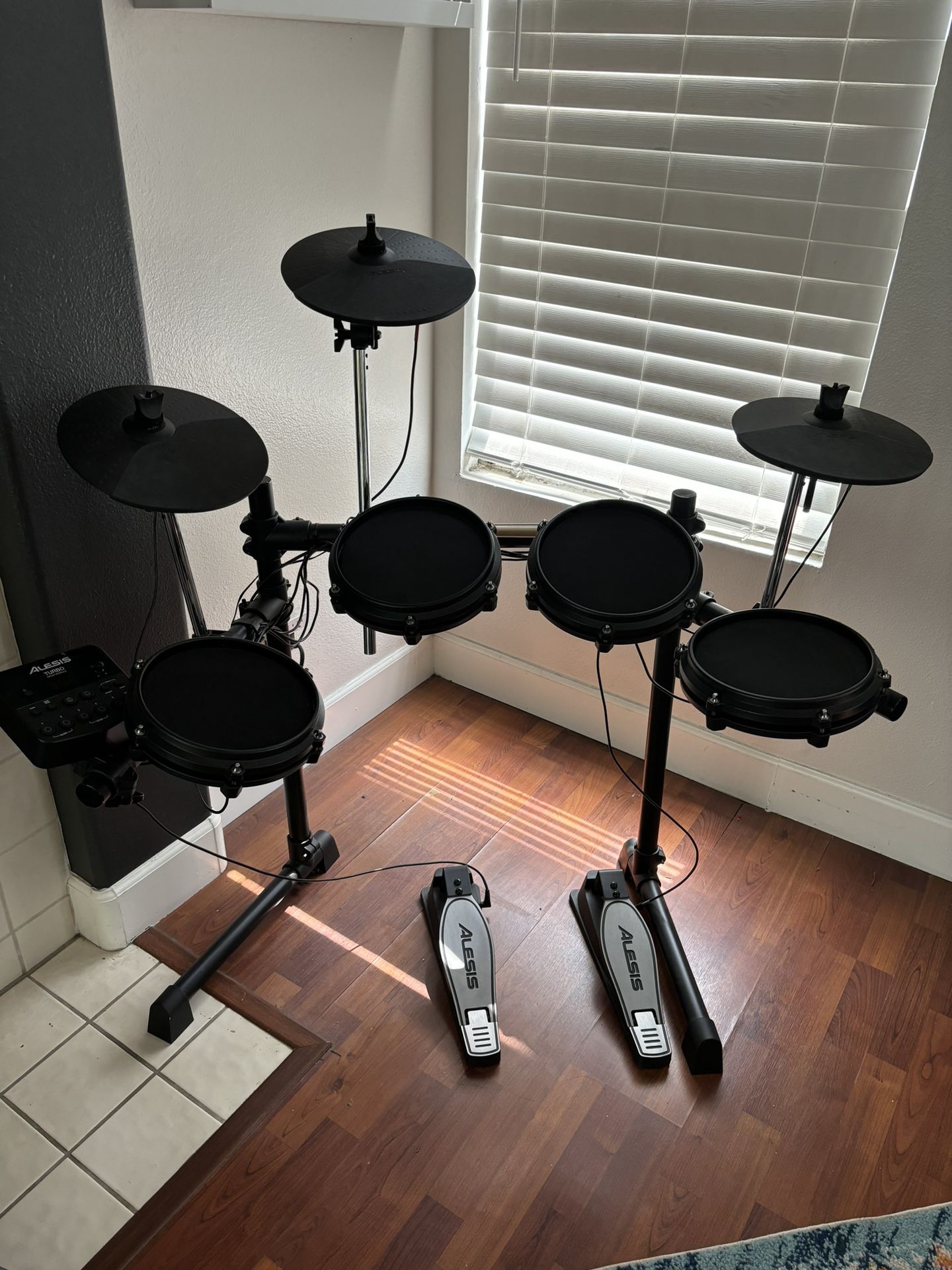 Electric Drum Set - Alesis 