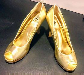 Rouge helium GOLD 5.5" High Heel PEEP Toe 2"PLATFORM Shoes Women Size 8 1/2. 