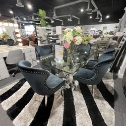 7 Pc Dining Table 🎈🎈🎈🎈
