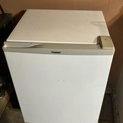 Smoll Refrigerator Work Great 👍. Price Firm 