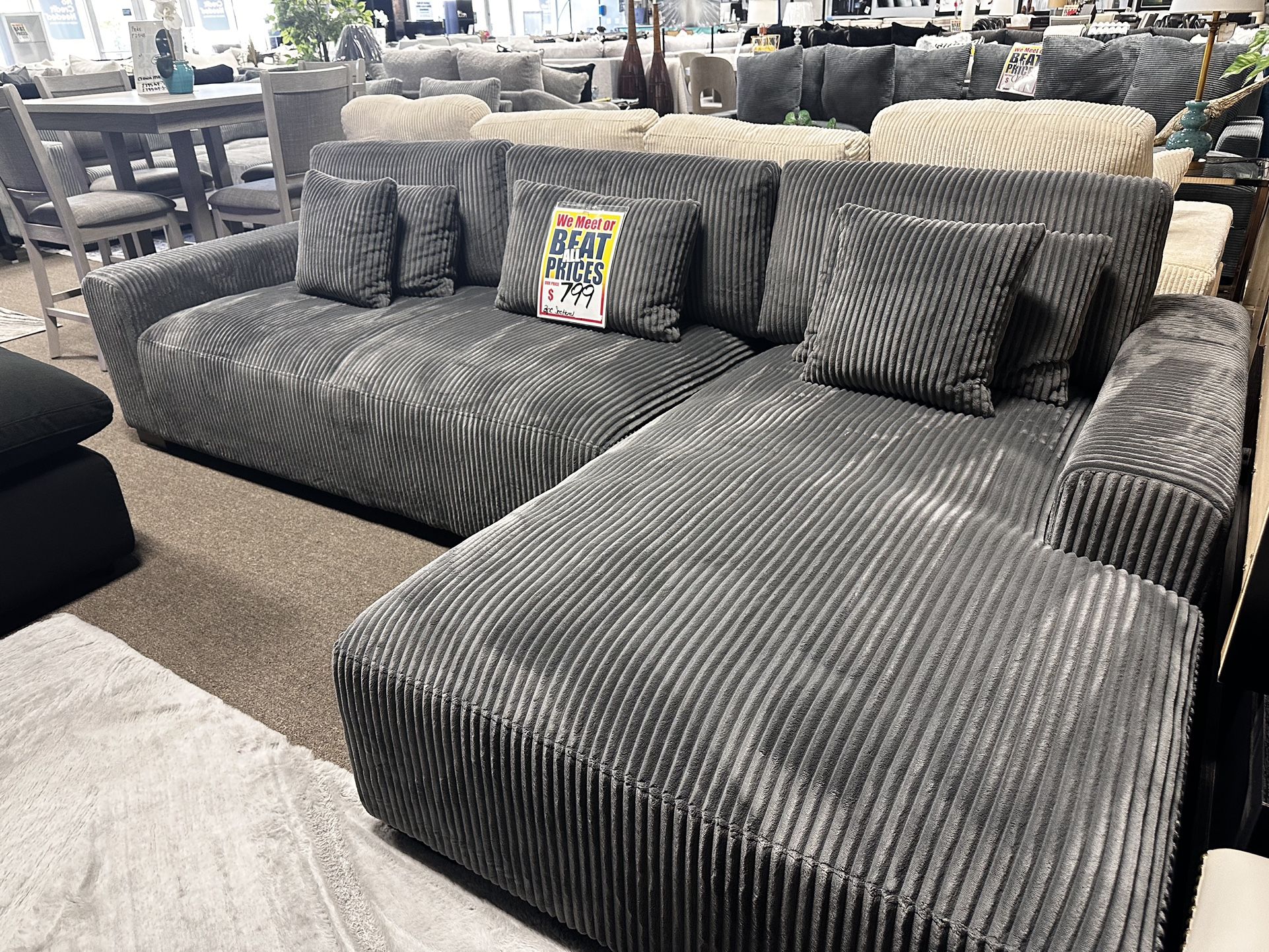 Gorgeous Sectional! $699 🛋️⭐️