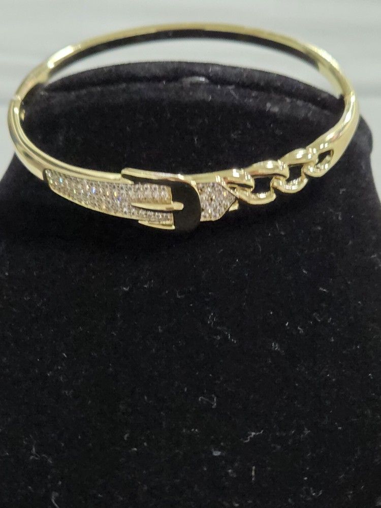 Buckle style bangle bracelet