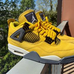 Jordan Lighting 4s Size 9
