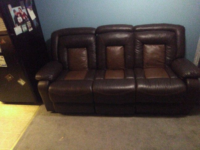 2 Tone Leather Couch Both End Seats Recliners And The Mid Itdle Can Fold Down And Has Drink Holders