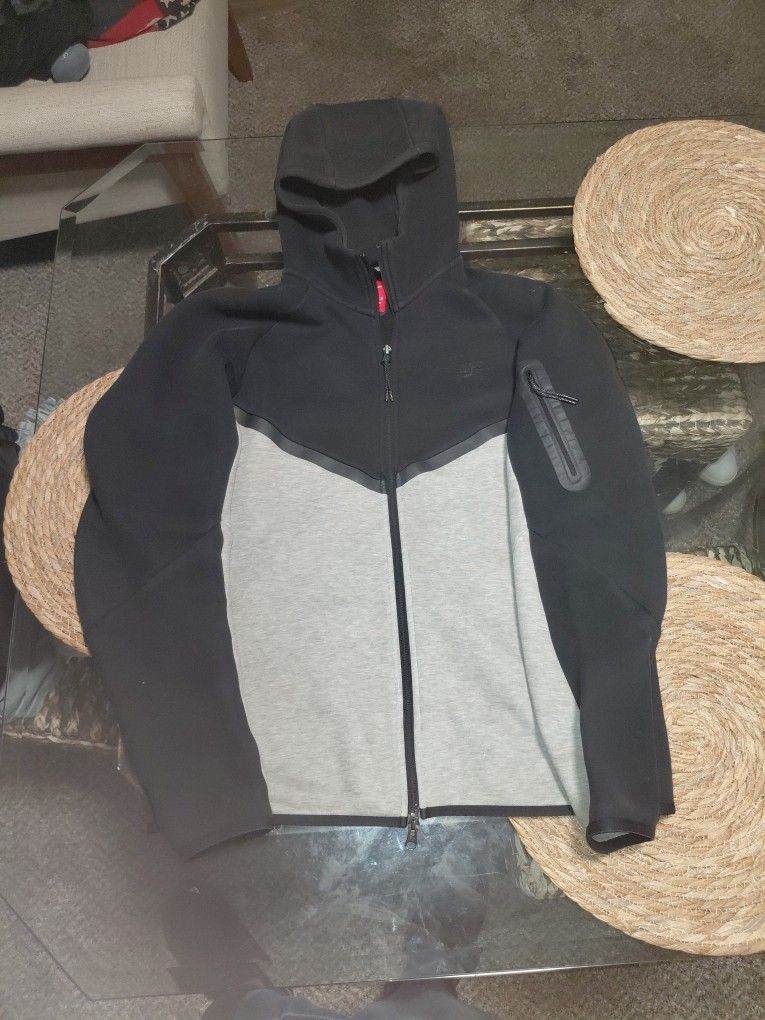 Nike Tech
