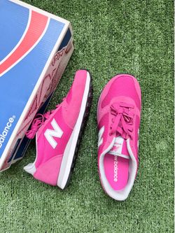 NEW BALANCE SNEAKERS