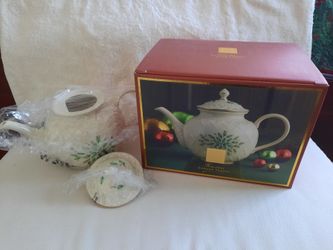 Lenox Holiday Carved Teapot