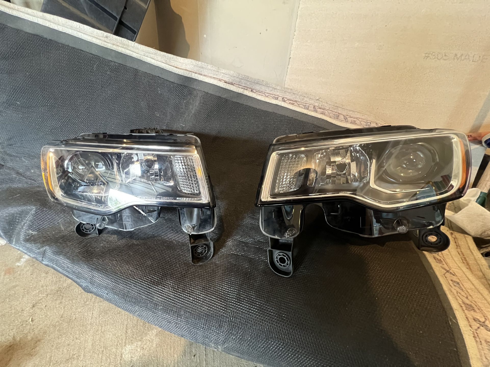 2016-2021 OEM JEEP GRAND CHEROKEE HEADLIGHTS “SET” LEFT AND RIGHT