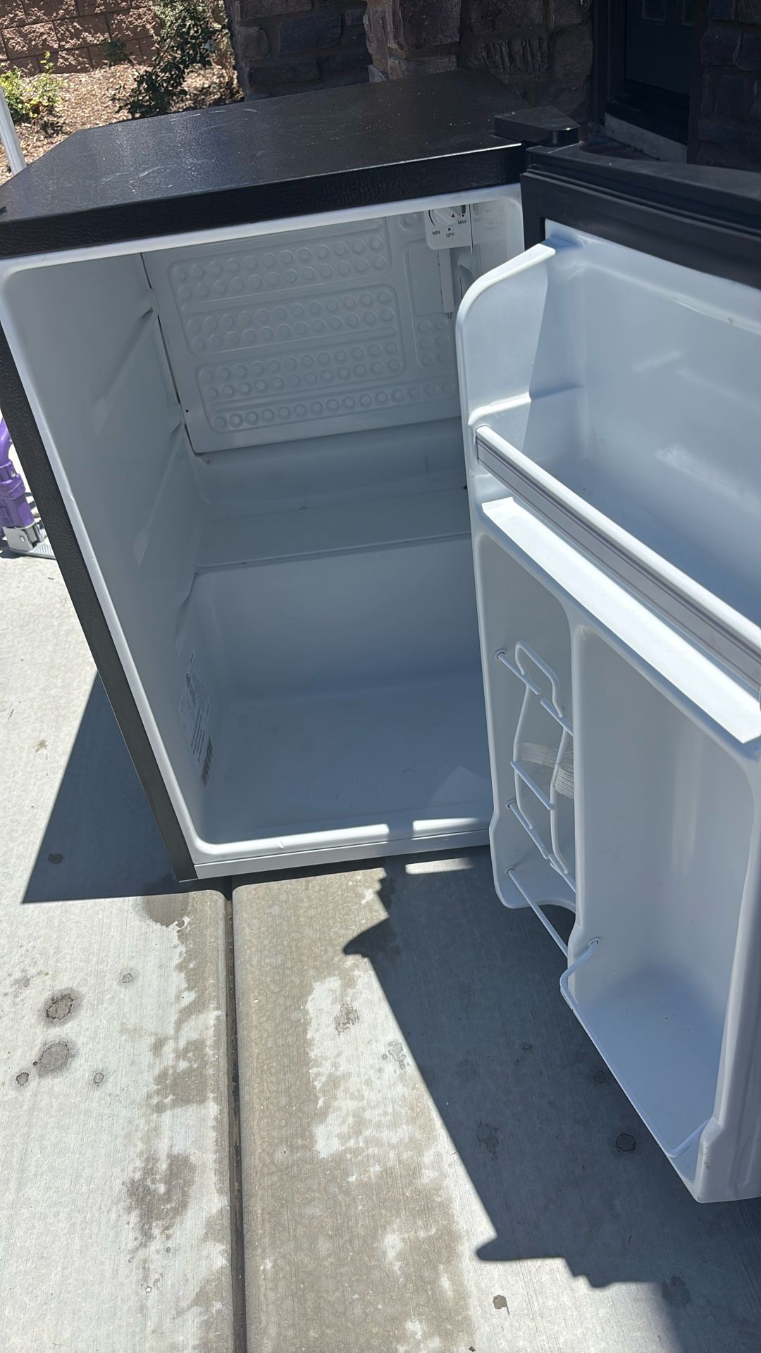 Mini fridge