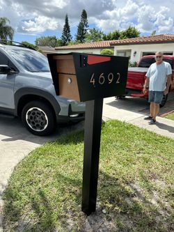 Lockable mailbox 