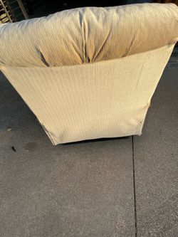 Beautiful recliner $34