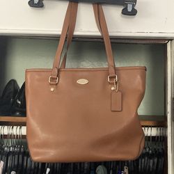 Tan coach purse perfect condition