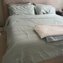 King Bed Frame,Mattress And Box Spring 