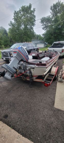 Skeeter Bass Boat with 60 HP Evinrude Outboard Motor and Trailer
