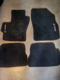 Mazda 3 Carpet floor mat set (4)