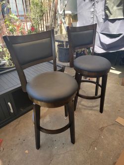 2 Swivel Bar Table Barstools -24in