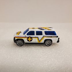 1999 Matchbox 2000 GM Chevrolet Suburban Emergency Rescue Special Edition Loose
