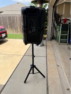 SkyCube speaker with stand