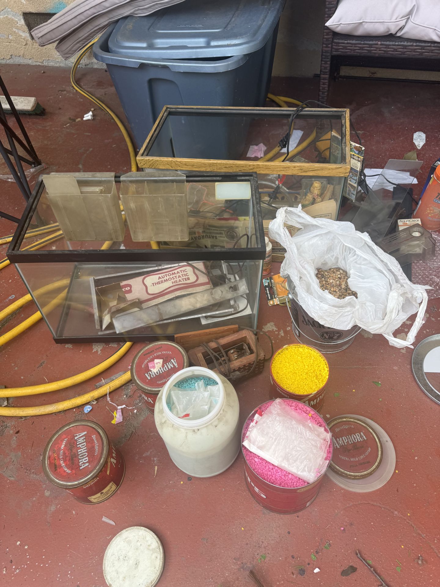 Aquariums, gravel, pebbles heater filters