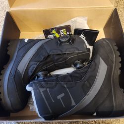 Raid Women's Snowmobile Boots SIZE 6