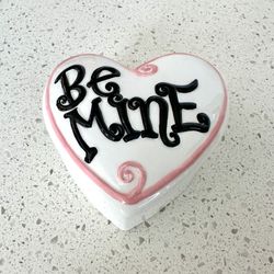❤️ Darling “Be Mine” Valentine lidded trinket box