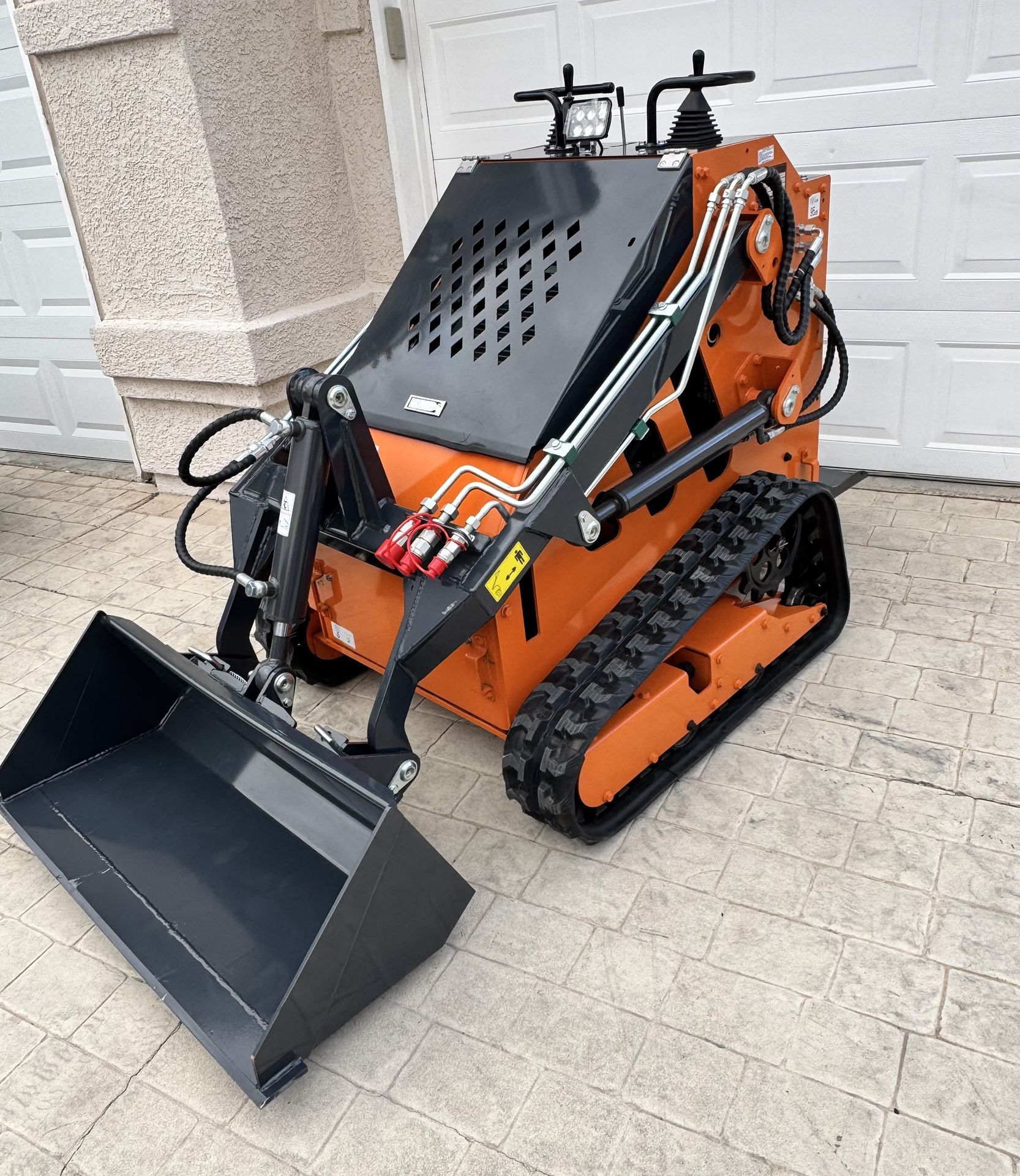 23HP MINI SKID STEER LOADER ( Read Description)