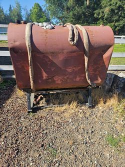 Fuel tank with stand