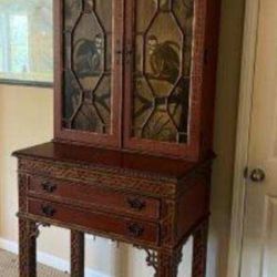 Antique & Collectible Hutch/China Cabinet