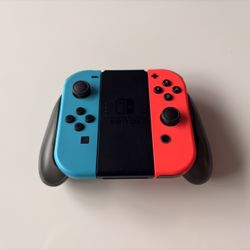 Switch JoyCons + Charging Grip