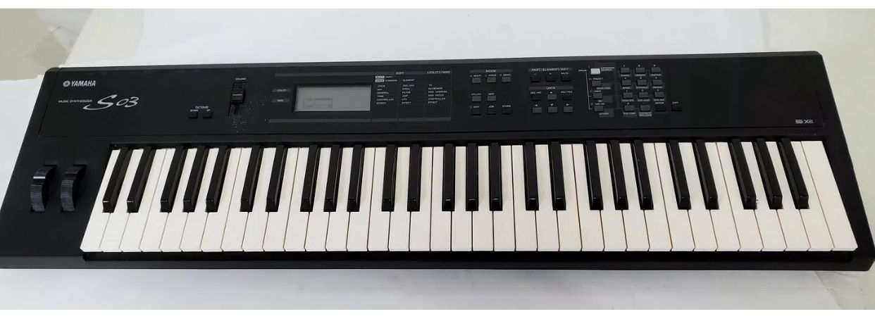 Yamaha s03 synthesized piano keyboard