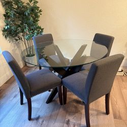 Dining Table And 4 Chairs 