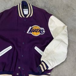 Vintage 80’s NBA Los Angeles Lakers 🇺🇸 Delong Wool+Leather Varsity Jacket 44