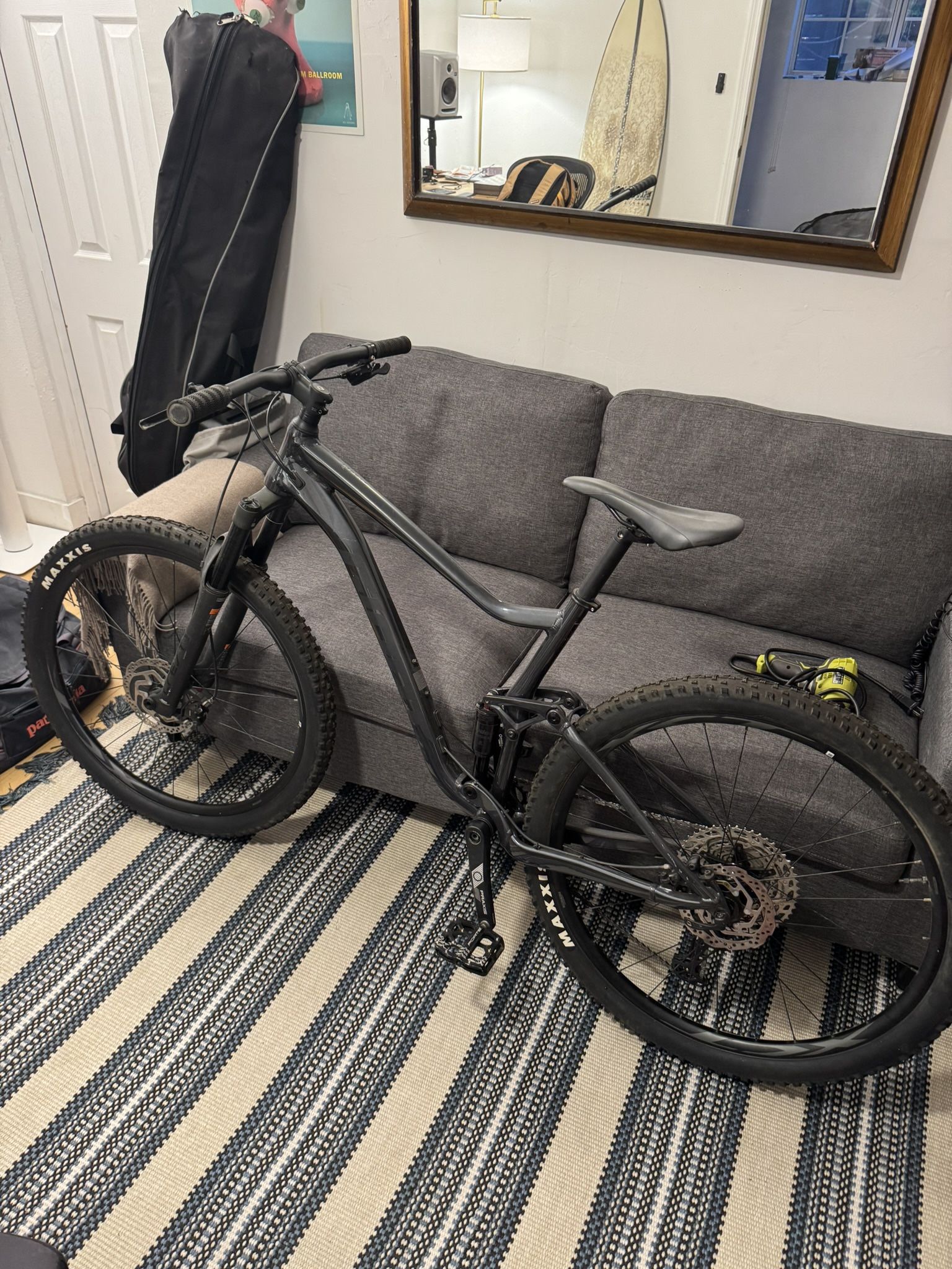 Giant Stance Mountain Bike