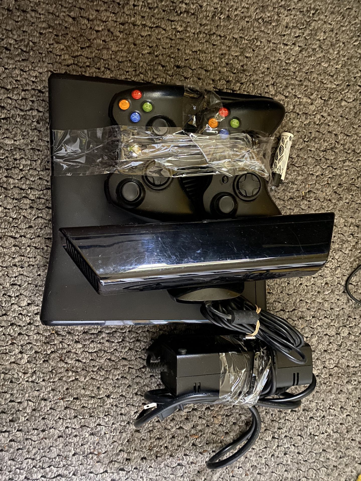 Xbox 360s 2 Controllers Like New 