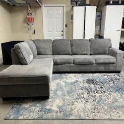 Grey Fabric Sectional Sofa with Left-Facing Chaise